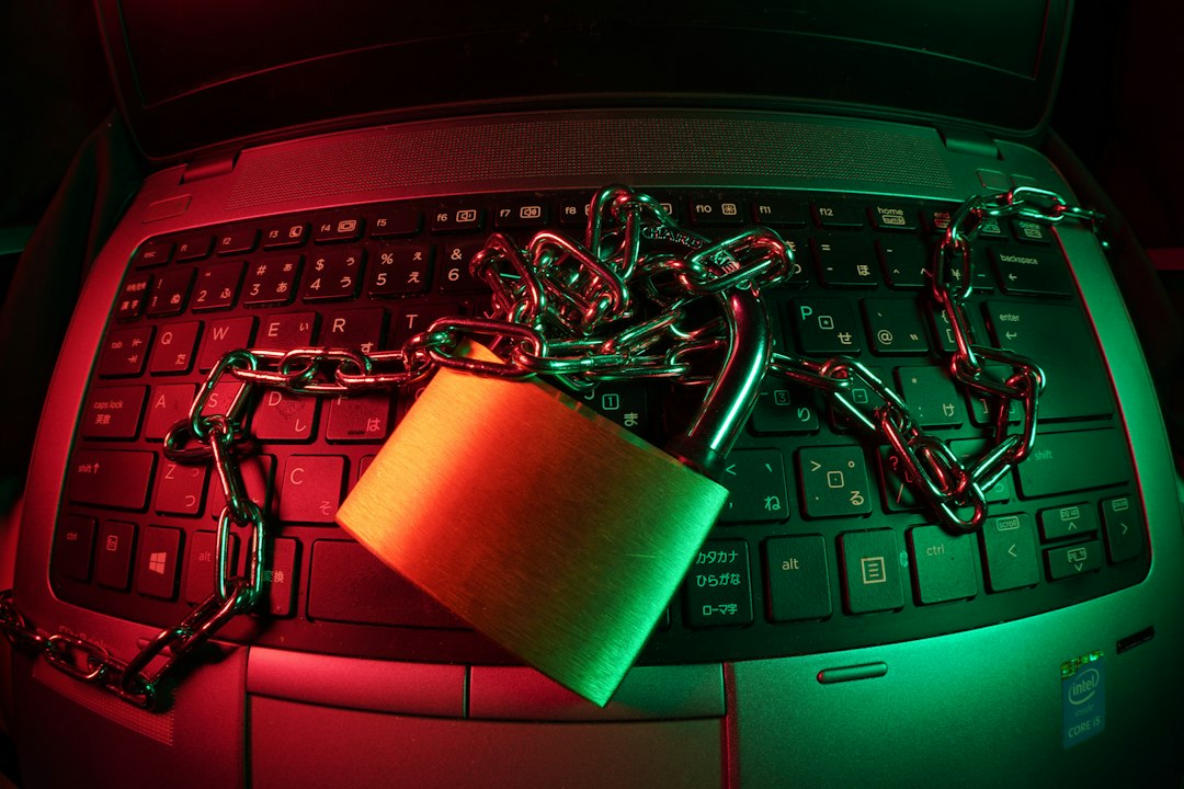 Ostrzeżenie przed oszustwem na ekranie telefonu